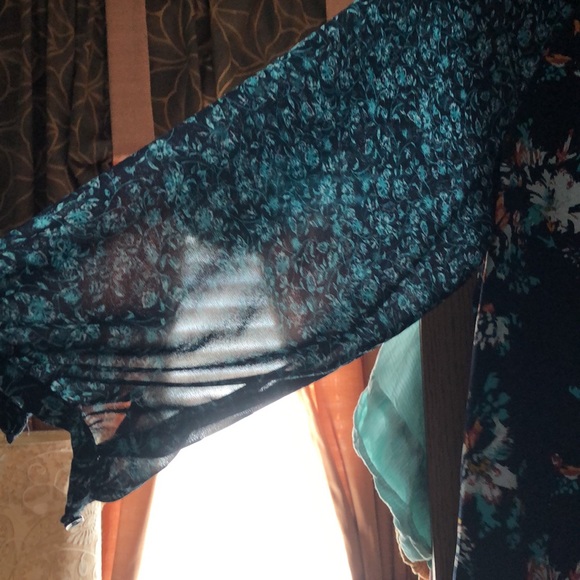 Floral tunic - Picture 3 of 3